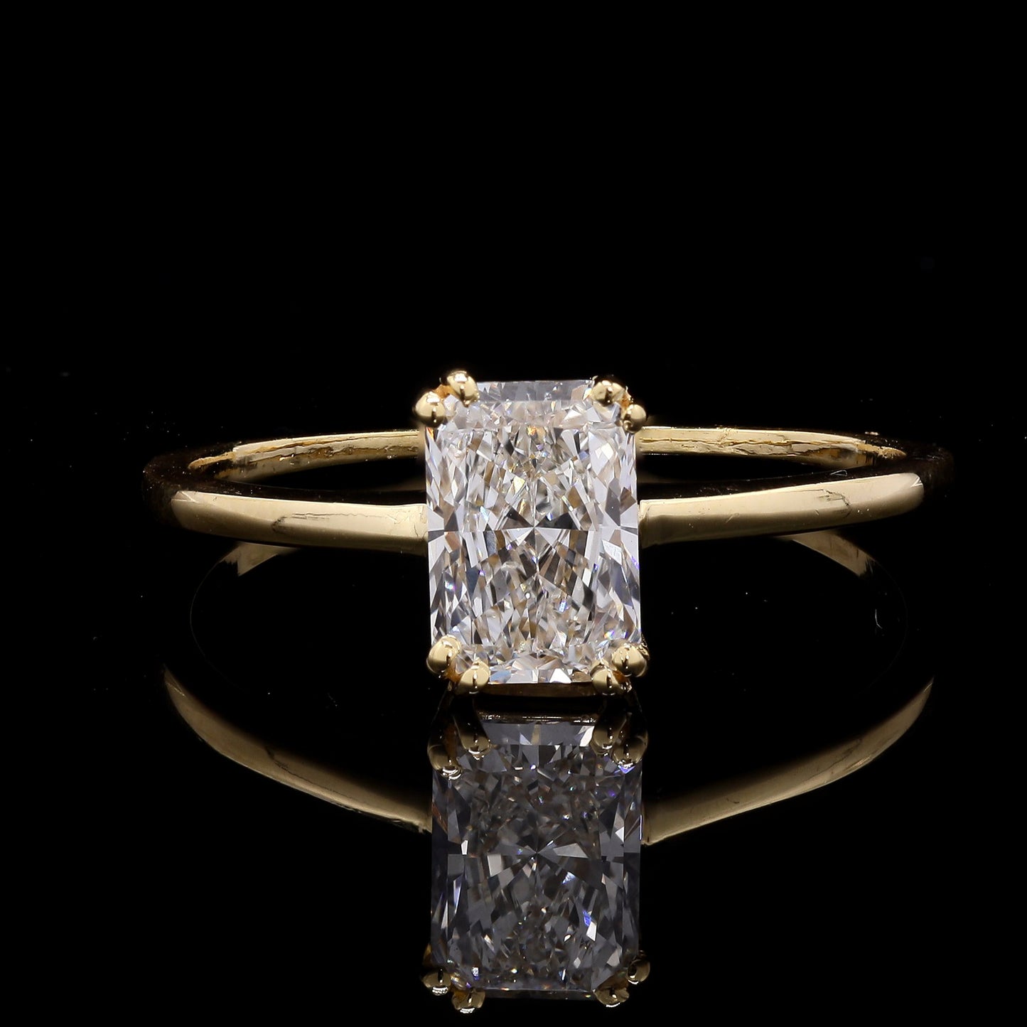Radiant Cut Diamond Solitaire Ring in 14K Yellow Gold – 0.90 CT