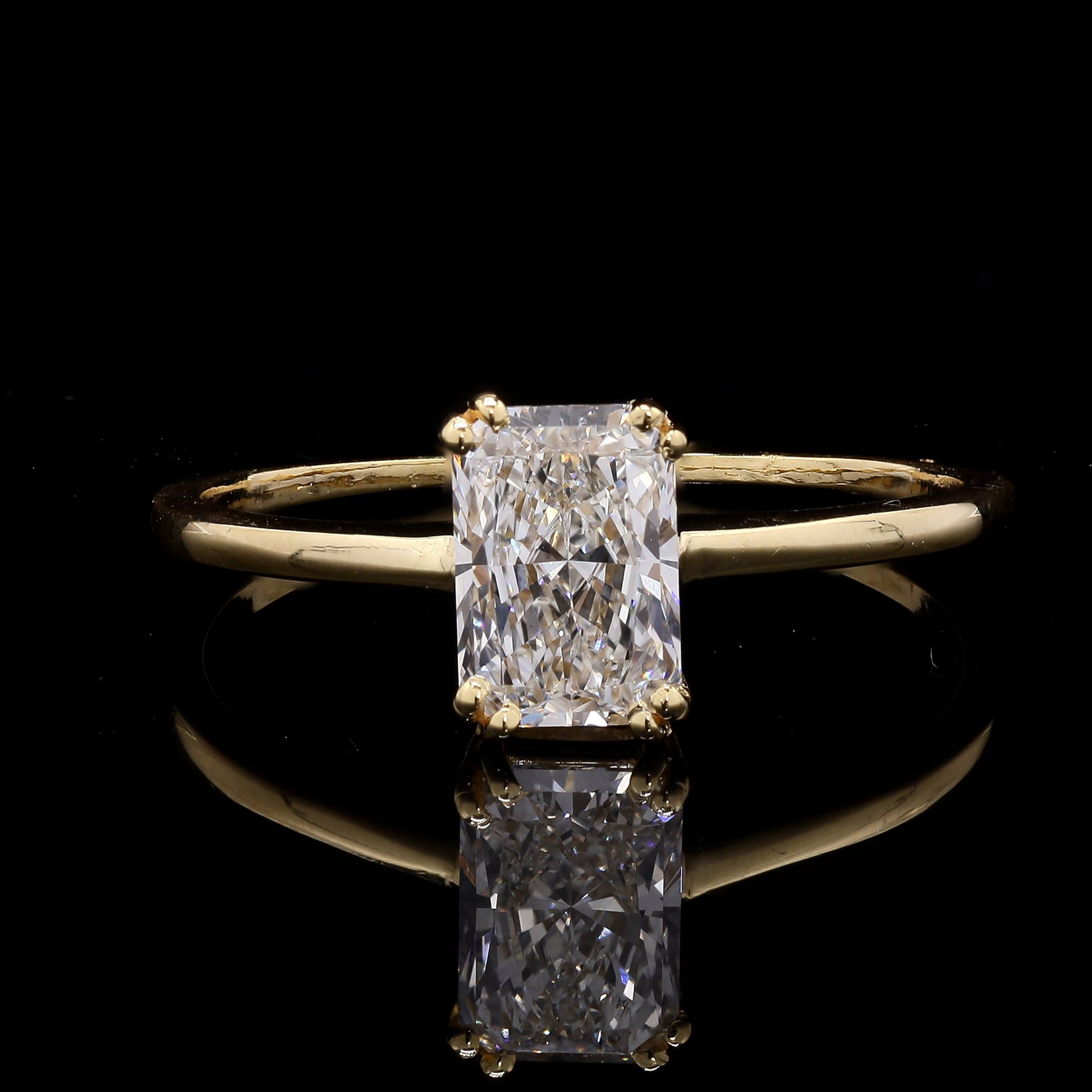 Radiant Cut Diamond Solitaire Ring in 14K Yellow Gold – 0.90 CT